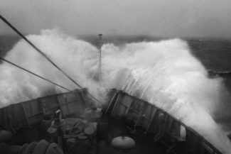 38. Судно "капитан Лапкин" возвращается в бухту "Крабовая" (остров Шикотан), 2015