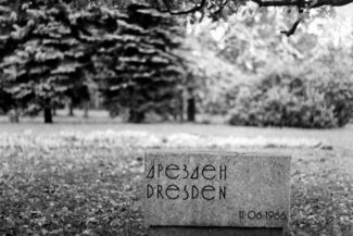 26. Из серии “Осень мегаполисов”, 2000