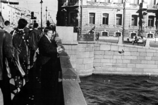 15. Аничков мост. Из серии “Все как всегда”. Санкт-Петербург, 2000