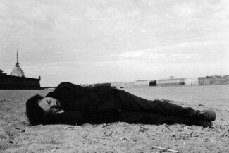57. Пляж у Петропаловки. Санкт-Петербург, 1996
